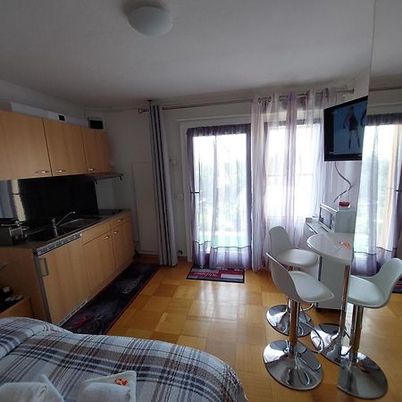 Joli Studio Avec Terrasse Et Vue Exclusivement Pour Non Fumeurs Belmont-sur-Lausanne Exteriér fotografie