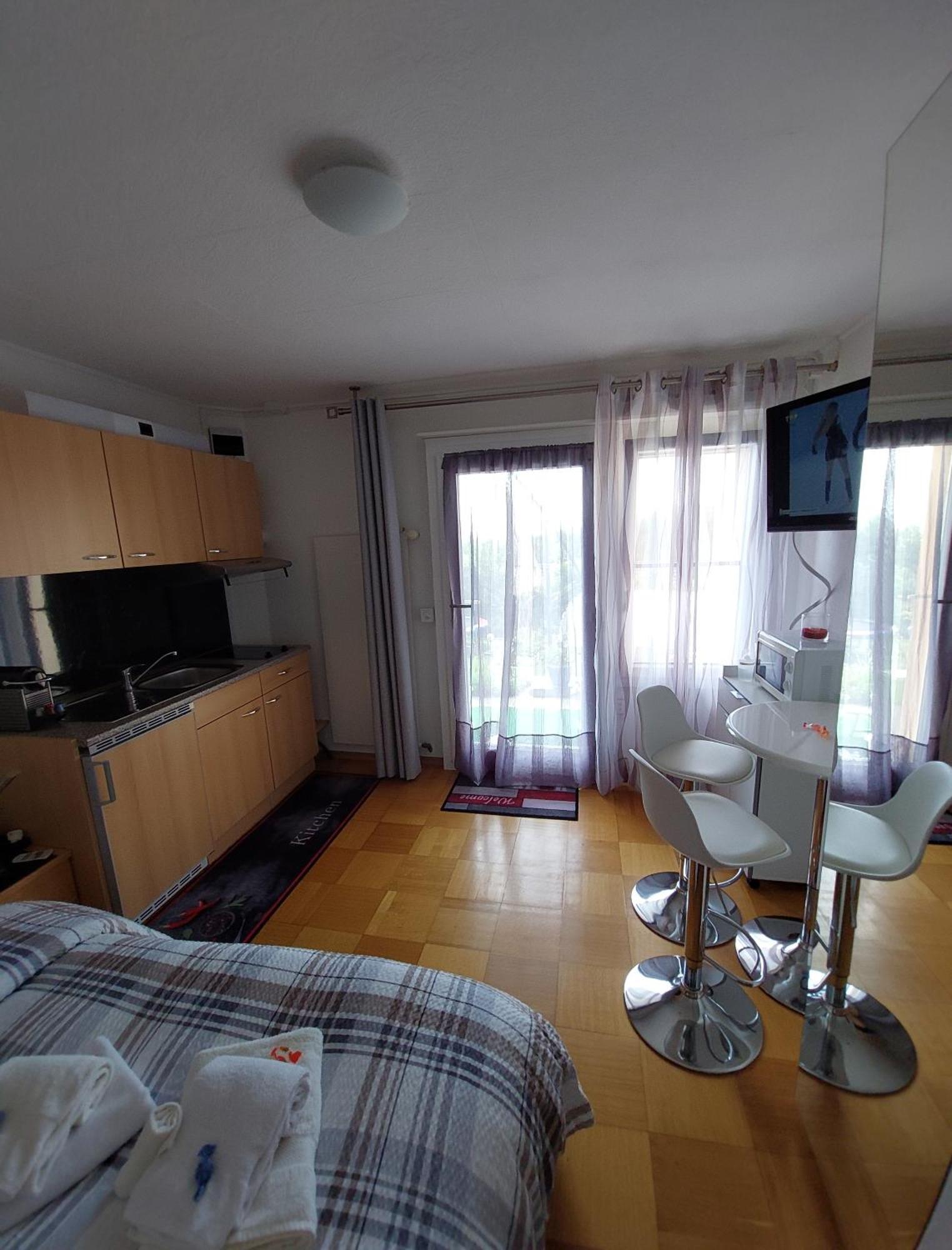 Joli Studio Avec Terrasse Et Vue Exclusivement Pour Non Fumeurs Belmont-sur-Lausanne Exteriér fotografie